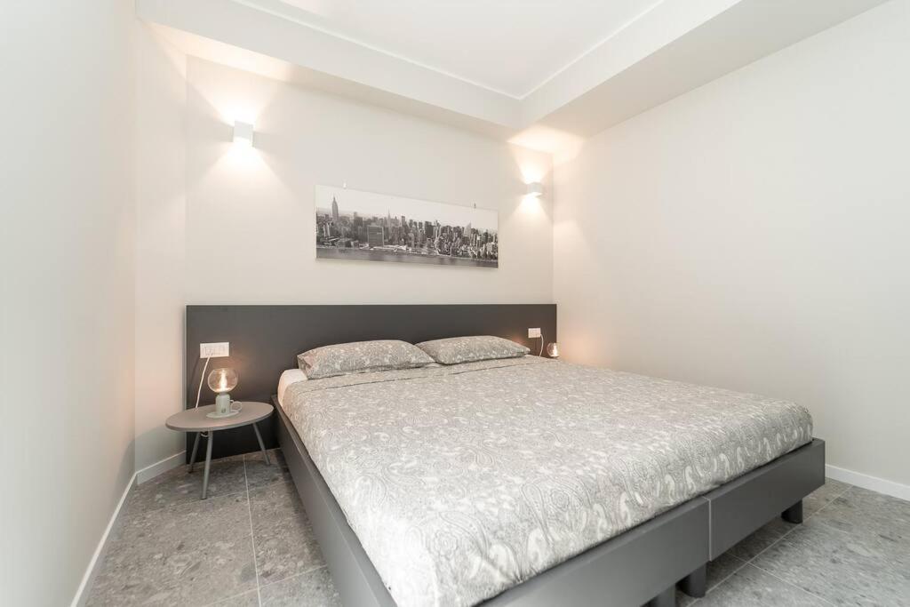 Apt 2 Min From The Cathedral With Private Parking Комо Екстер'єр фото