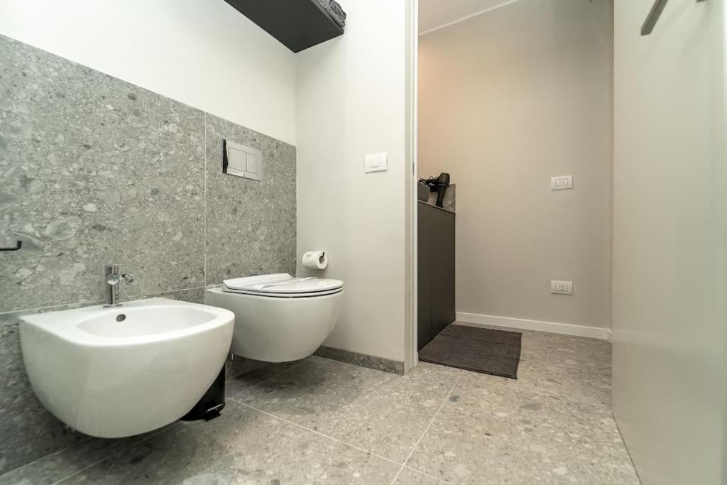 Apt 2 Min From The Cathedral With Private Parking Комо Екстер'єр фото