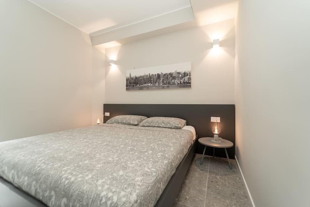 Apt 2 Min From The Cathedral With Private Parking Комо Екстер'єр фото