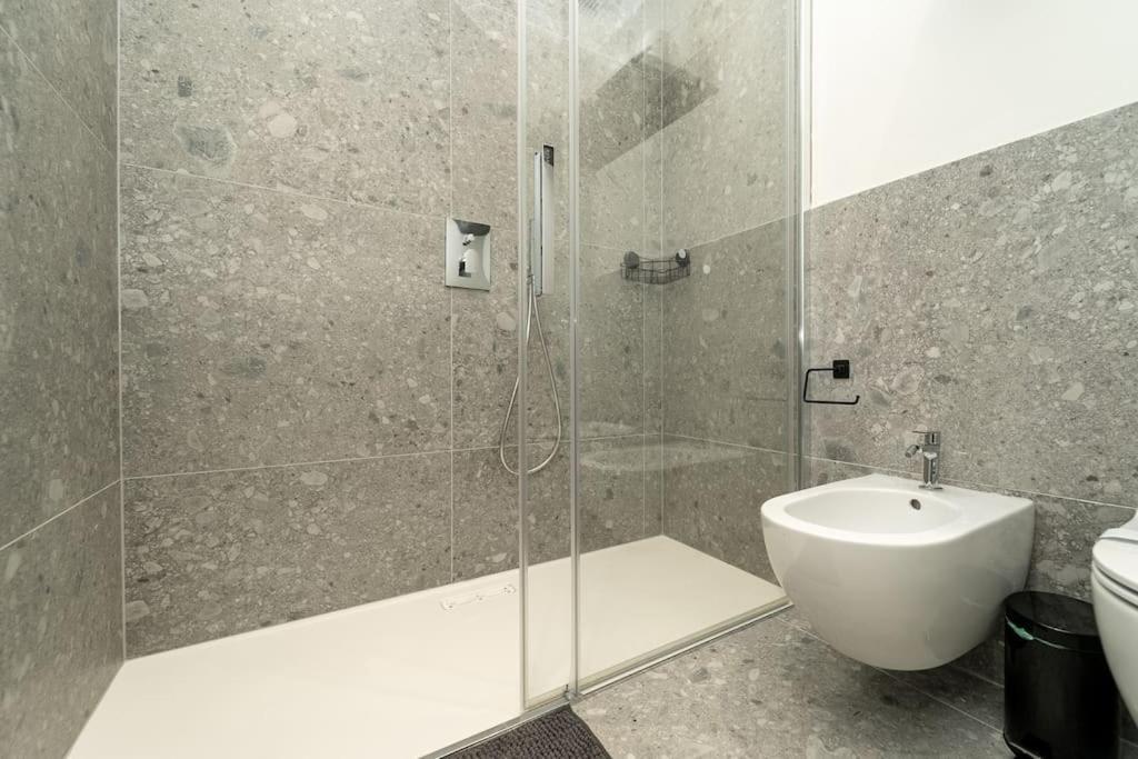 Apt 2 Min From The Cathedral With Private Parking Комо Екстер'єр фото