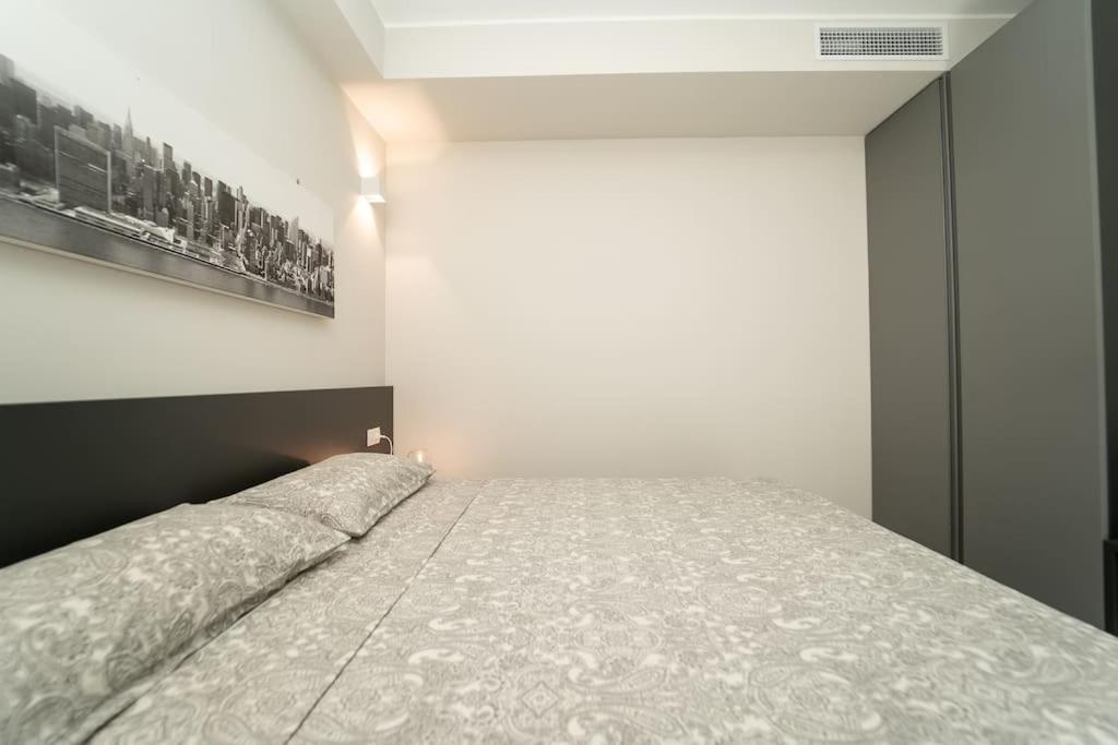 Apt 2 Min From The Cathedral With Private Parking Комо Екстер'єр фото