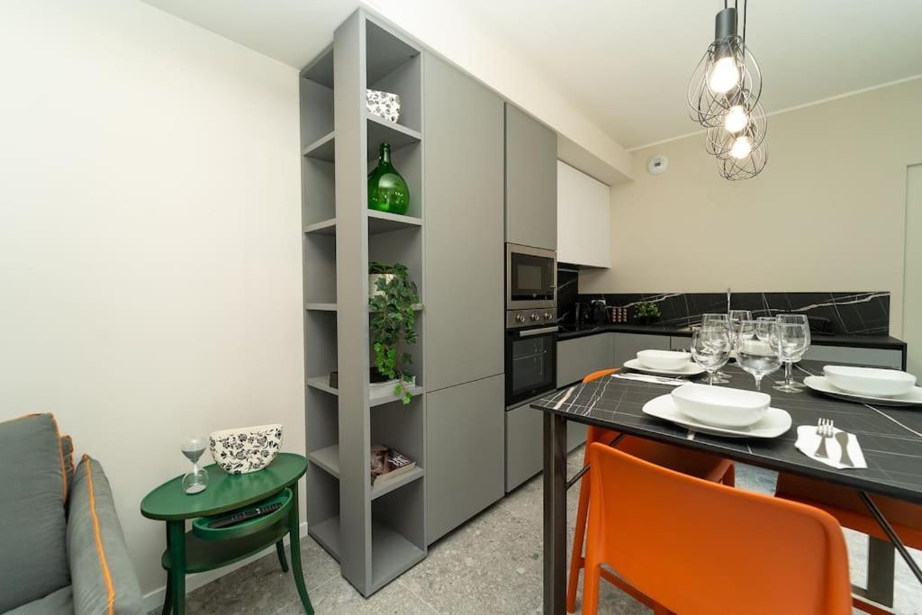 Apt 2 Min From The Cathedral With Private Parking Комо Екстер'єр фото